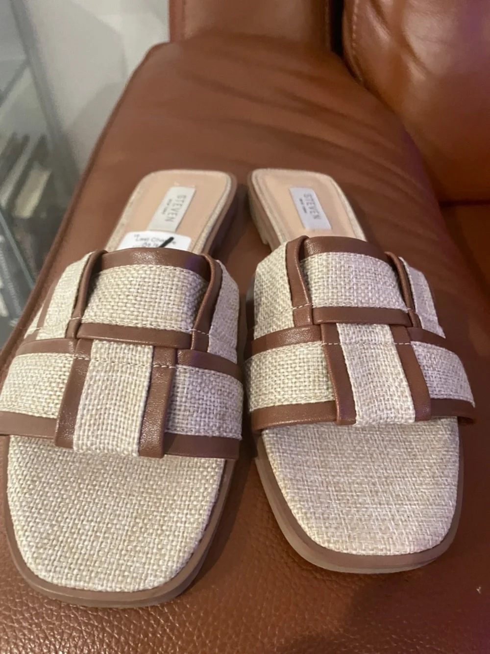 New with tags!! Steve by Seven Madden Cream and Brown Woven Slide Mules - Picture 4 of 4